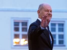 großer zapfenstreich: scholz bittet um „respect“