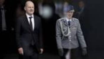 Olaf Scholz: Zapfenstreich für Olaf Scholz: Beatles-Song, Bach und Respect