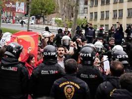 60.000 Menschen auf den Straßen: Polizei nimmt mehr als 400 Demonstranten in Istanbul fest