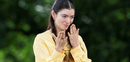 lorde: »ich habe meinen körper sehr klein gemacht«