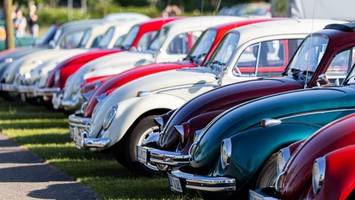 Hunderte Oldtimer-Liebhaber beim Käfertreffen in Hannover