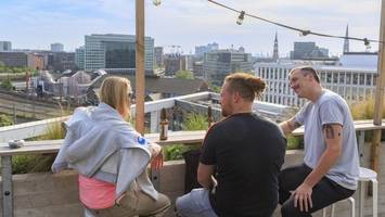 Rooftop-Bars in Hamburg: 10 Tipps für Drinks mit grandioser Aussicht