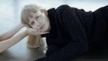 iris silver mist von jenny hval: zurück ins fleischkostüm