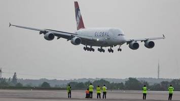 a380 gelandet: dieser riesenflieger sorgt für staunen am ber
