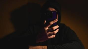 Nacktbilder im Netz: Juristin erklärt, wie Opfer sich wehren