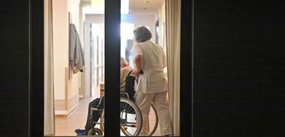 Fachkräftemangel in Deutschland: Ausländische Pflegekräfte warten 500 Tage auf Anerkennung