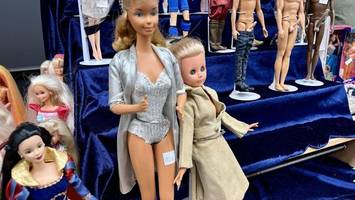 Barbie-Fans vereint: Ausstellung lockt Sammler aus ganz Europa
