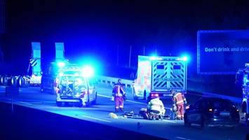 Motorradfahrer (34) stirbt auf A7 – Betrunkener fuhr ihn um