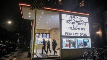 mann nach bizarrer Überfallserie in eppendorf vor gericht