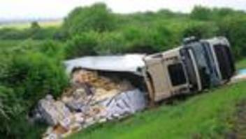 mansfeld-südharz: bananenlaster gekippt: a38 nach leipzig bis sonntag gesperrt
