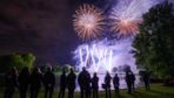 Unwetterwarnung: Gewitter: Festival Rhein in Flammen in Bonn unterbrochen