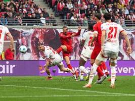 irres spiel endet mit schock: leipzig lässt bayerns meistersause in letzter sekunde noch platzen