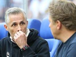 Spieler wüten, Fetzen fliegen: FC Schalke 04 schmeißt Trainer Kees van Wonderen sofort raus