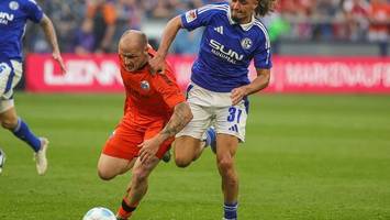 2. Liga: Schalke profitiert von Patzern - Matchball für den HSV