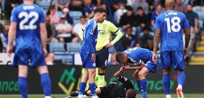 Premier League: Jamie Vardy pfeift, damit dem Schiedsrichter geholfen wird