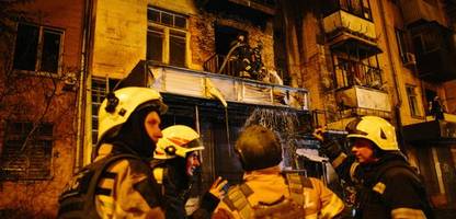 Ukraine-Krieg: Drohnenschwärme über ukrainischen Städten – Verletzte in Charkiw