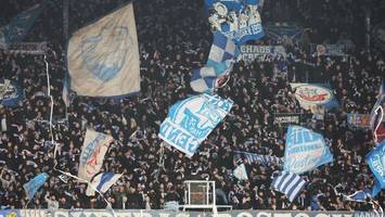 Volksverhetzung im Zug? Polizei greift bei Fußballfans ein