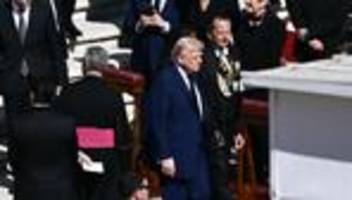 USA: Trump löst mit KI-Bild von sich als Papst Kritik aus