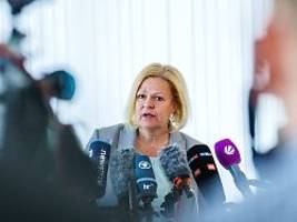auslagerung von asylverfahren: drittstaatenkonzept ist praktisch schwer umzusetzen