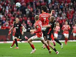 Ein Punkt, zwei Verletzte: Mainz 05 verschiebt Eintrachts Party und bezahlt dafür teuer