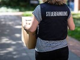 Nachfragen, beugen, notieren: Wenn die Steuerfahndung klingelt: So sollten Sie reagieren