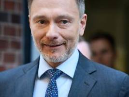 Unfall auf Parkplatz in Berlin: Christian Lindner überfährt Hund