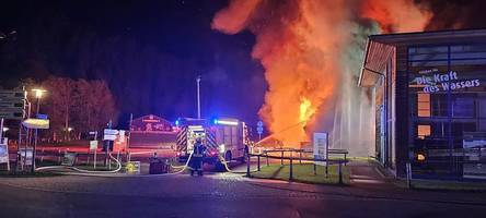 lagerhalle in oberstdorf brennt am samstag lichterloh – feuerwehrmann verletzt