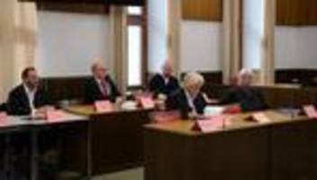 landgericht mosbach: angeklagte aus reichsbürger-szene fehlen zum prozessstart