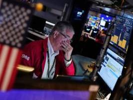 Leichte Gewinnmitnahmen: Wall Street wartet gespannt auf Fed-Votum