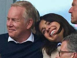 Mit der Ehefrau im Stadion: Johannes B. Kerner auf Kuschelkurs