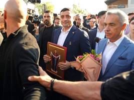 Rechtspopulismus: Dieser ehemalige Hooligan könnte rumänischer Präsident werden