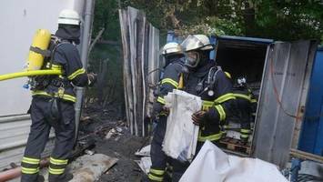 Hohe Flammen und dichter Rauch in Langenhorn – Anwohner rufen Retter