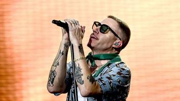 macklemore-auftritt bei deichbrand-festival wird beobachtet