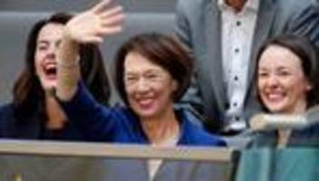 bundestag: merz-familie, merkel und astronaut gerst bei kanzlerwahl