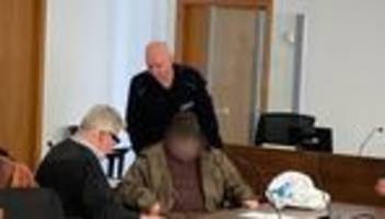 Prozessauftakt: Ehefrau mit Hammer erschlagen - Angeklagter räumt Tat ein