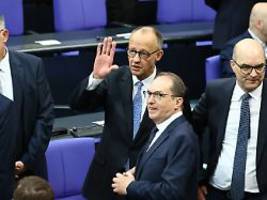 Zehn Liter im Kofferraum: Friedrich Merz bringt seinem Kabinett ein Fass Bier mit