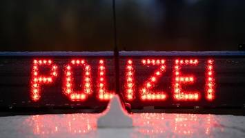 raser flüchtet vor polizei und fährt beamtin über den fuß