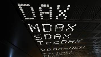 Erst nah am Rekordhoch, dann schickt Merz den Dax auf Talfahrt