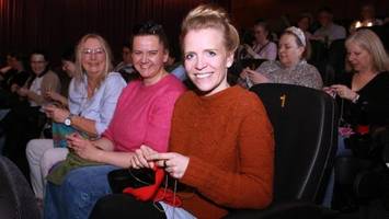 Häkeln im Kino: Weltweiter Trend begeistert die Maschenfans