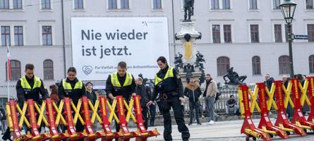 Neues Transparent am Augsburger Rathausplatz