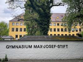 Identitäre Bewegung: Rechtsextreme verteilen Flugblätter an Münchner Schulen