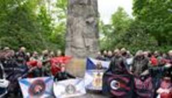 gedenken an kriegsende: russische rockergang legt zwischenstopp in dresden ein