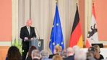 kriegsende: wegner mahnt: freiheit und demokratie verteidigen