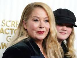 Verlasse das Haus nicht mehr: Christina Applegate wegen MS den Tränen nahe