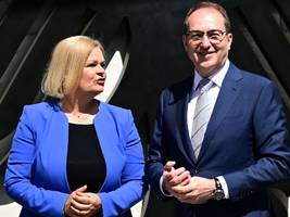 Neue Regierung: Innenminister Dobrindt verstärkt Grenzkontrollen