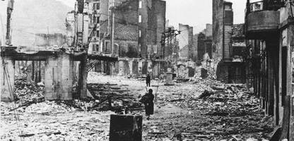 Kriegsende in Europa am 8. Mai 1945: Filmaufnahmen der Zerstörungen