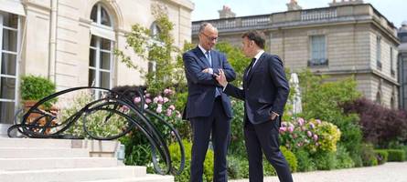 ziemlich beste freunde: friedrich merz bei emmanuel macron