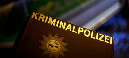 Zwei maskierte Täter feuern Schüsse auf Besucher eines Lokals