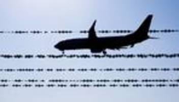 migration: abschiebeflug nach serbien und mazedonien