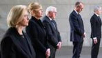 tag der befreiung: steinmeier beklagt geschichtsvergessenheit in deutschland